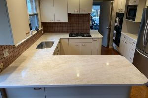 Kitchen with quartz countertop